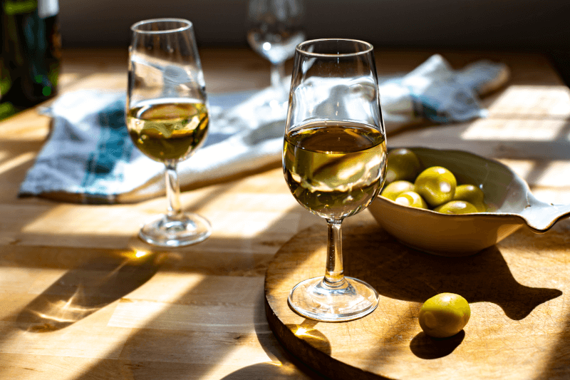 Sherry kóstoló két pohárral Sherry kóstoló két pohárral