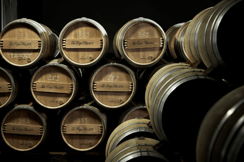 Eigene Fässer im Weinkeller von La Rioja Alta Eigene Fässer im Weinkeller von La Rioja Alta